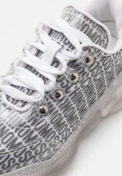 MOSCHINO Unisex - Zapatillas - White/Black 13 MOSCHINO Unisex - Zapatillas - White/Black -tienda de zapatos 2facf69da8ca450dbcc8739477dc60cd