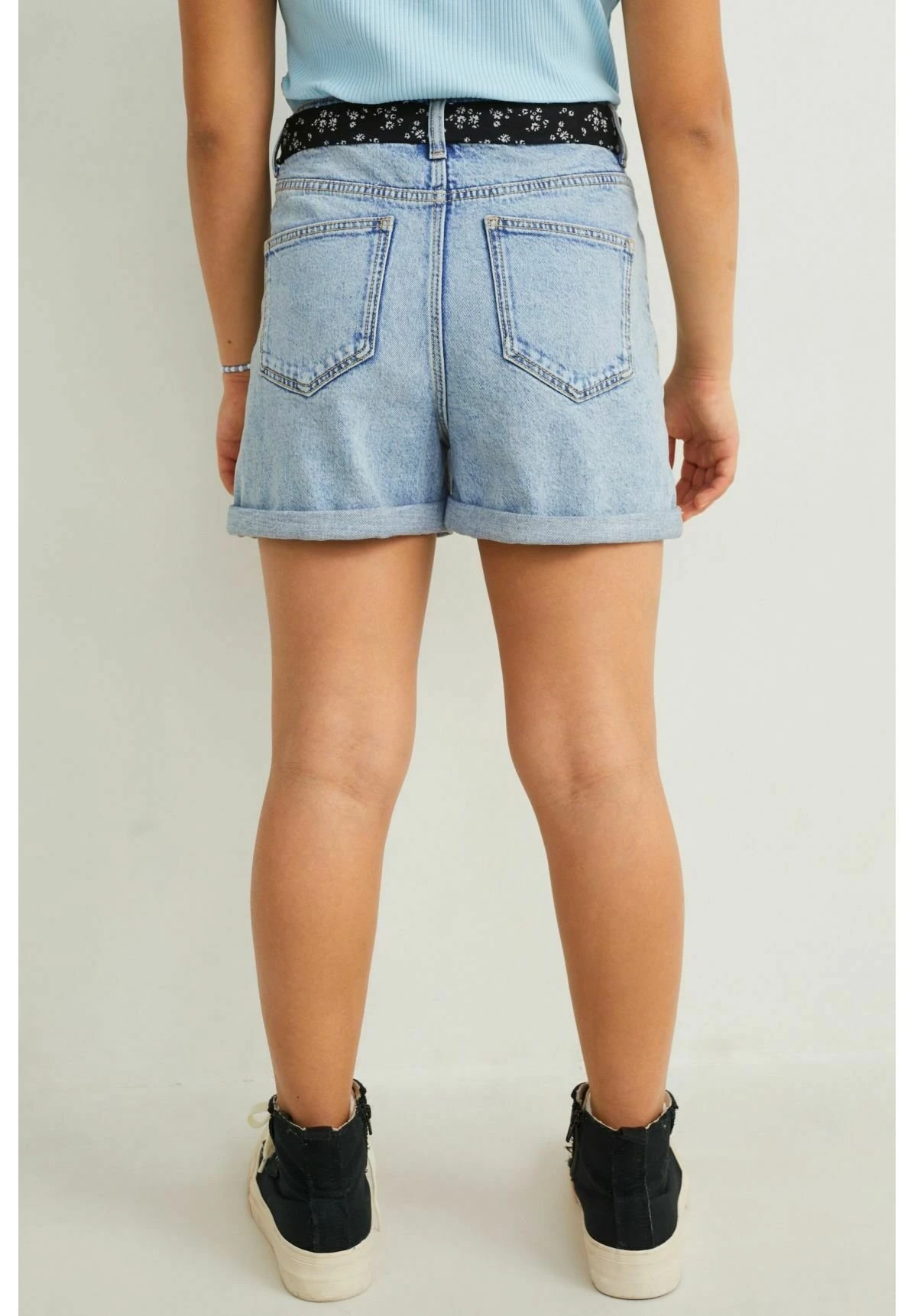 Set - Short Mit Gürtel - Shorts Vaqueros - Denim-Light Blue 3 Set - Short Mit Gürtel - Shorts Vaqueros - Denim-Light Blue
