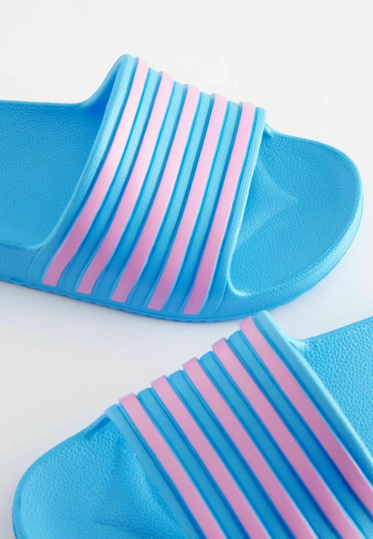 Next Stripe- Chanclas De Baño - Blue Pink 5 Next Stripe- Chanclas De Baño - Blue Pink - Imagen 3