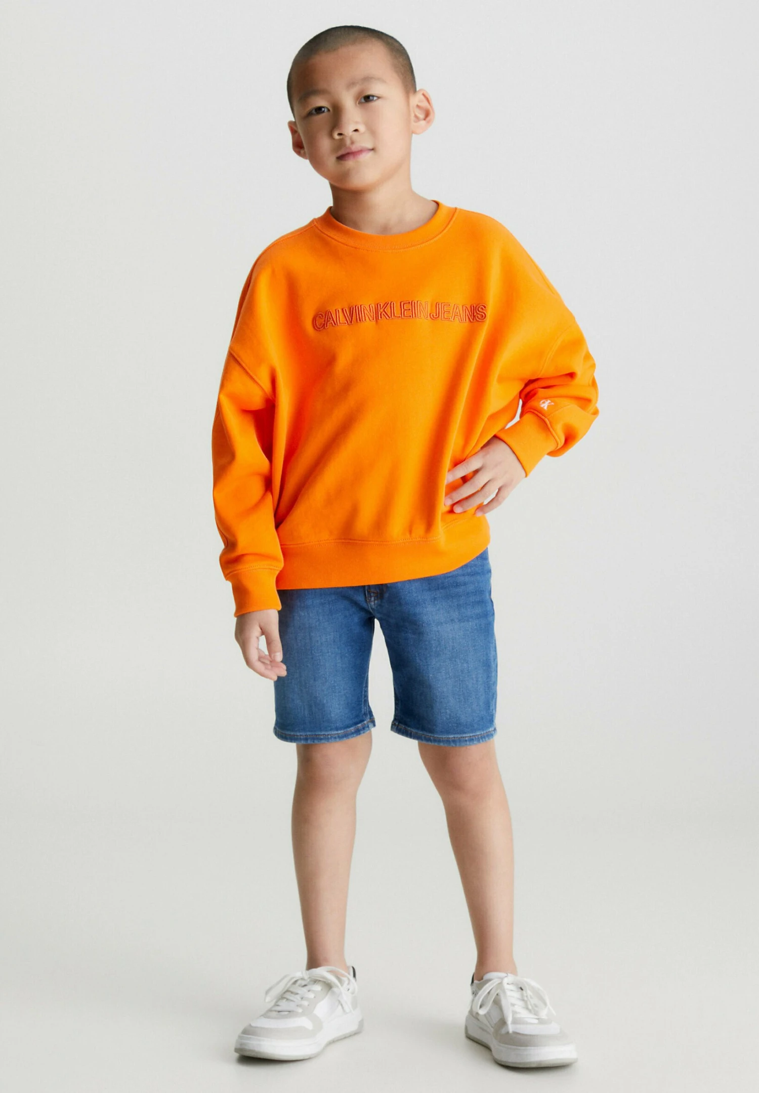 Calvin Klein Jeans Mid Rise Straight - Shorts Vaqueros - Ess Mid Blue 3 Calvin Klein Jeans Mid Rise Straight - Shorts Vaqueros - Ess Mid Blue